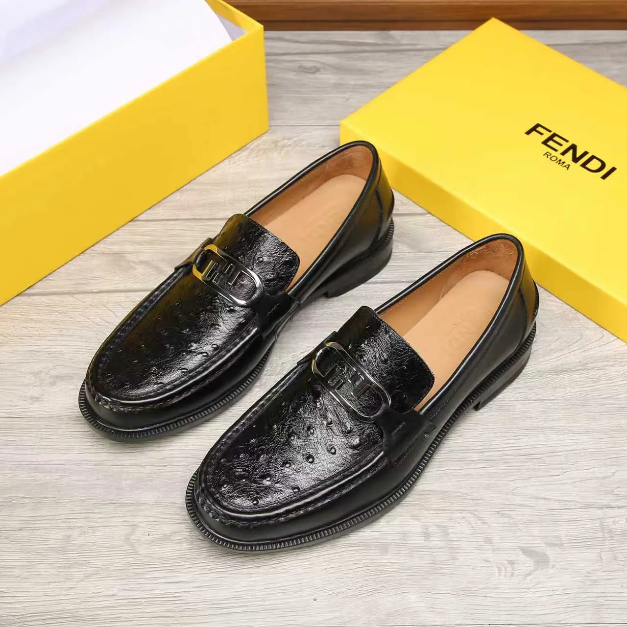 ​Men's shoes 💰 500 💰 Water dyed cowhide 🆘 The latest FENDI ( Fendi ) new casual leather shoes 🕶️🕶️ Simple routing effect, showing an elegant and cool driving shoe 🎬Made of Italian 🇮🇹 imported calfskin + first-layer water-dyed cowhide lining🐂Excellent material🎬Detailed workmanship 🤗Comfortable foot feel➰➰. ​Pair it with any outfit to show your taste and temperament, low-key luxury ♻️Design ​simple and elegant ​noble and fashionable 🍃​Very loved and favored by trendy men 💓❤️Size: 38-44 2⃣️colors available